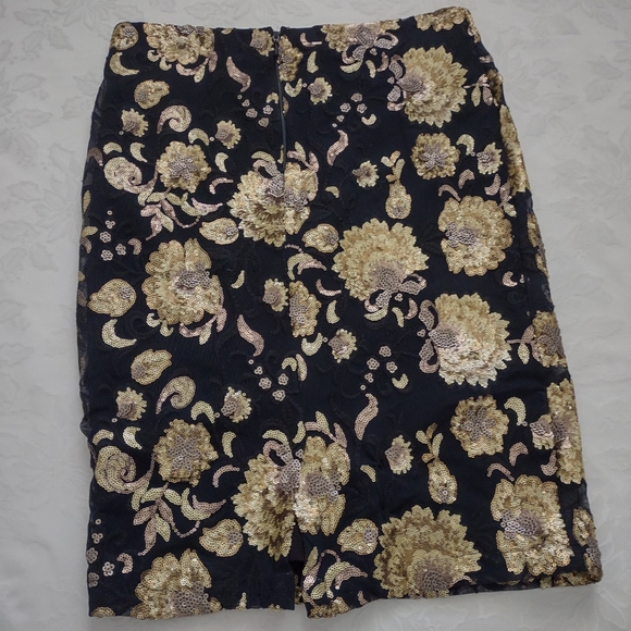 2 piece Gold sequins floral embroidered top + pencil skirt co-ords - Picture 11 of 14
